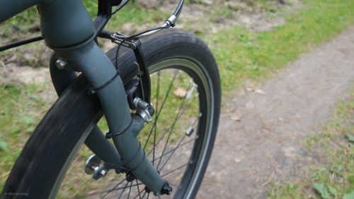 Breitreifen auf Waldweg am Faltrad