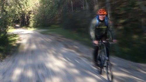 Sehr schnell mit dem Rad fahren